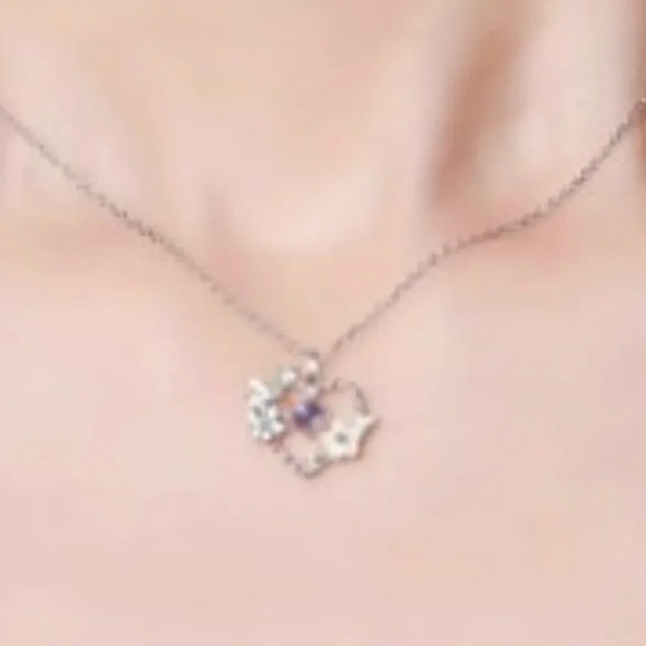 Elegant Heart Pendant Necklace with Floral Detail | Trendy Gift for Young Girls - Picture 3 of 8